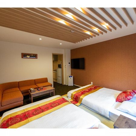Апарт отель Grand Base Hiroshima Ekimae Экстерьер фото